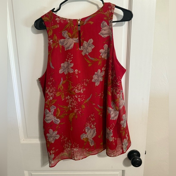 Vince Camuto Red Floral Sleeveless Blouse - Picture 5 of 6